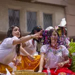 Visita in Questura della Famiglia Pavironica: il Carnevale modenese entra negli uffici di via Palatucci
