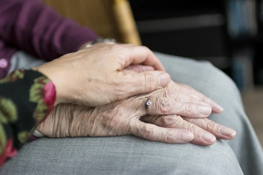 Dal Distretto Ceramico 76mila euro per sostenere i caregiver familiari