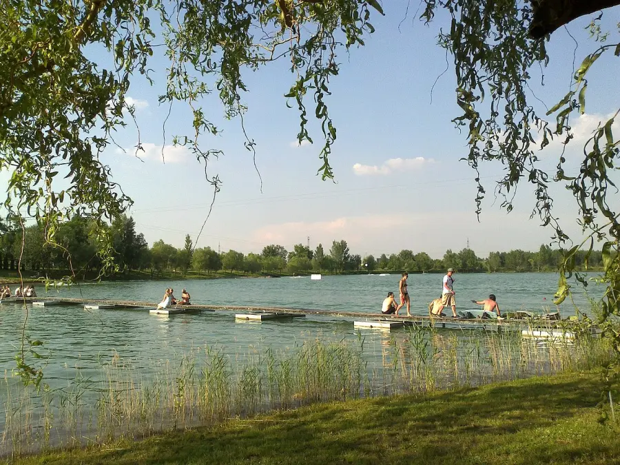 Campogalliano, riaprono i Laghi Curiel: da Pasqua eventi tra sport, natura e spettacolo