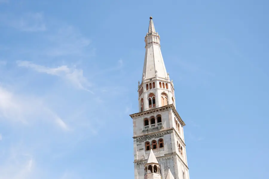 Lambrusco e zampone, visita guidata sulla Ghirlandina