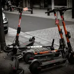 Fermato in monopattino a Modena: nel garage oltre 100 grammi di hashish