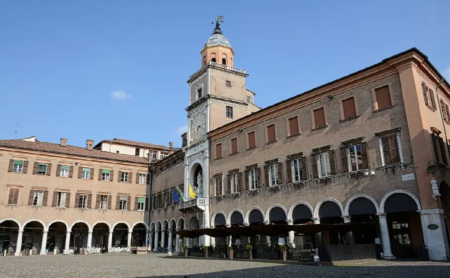 Ex Holiday Inn, Comune di Modena: “Nessun titolo edilizio, nessuna interlocuzione con la proprietà”